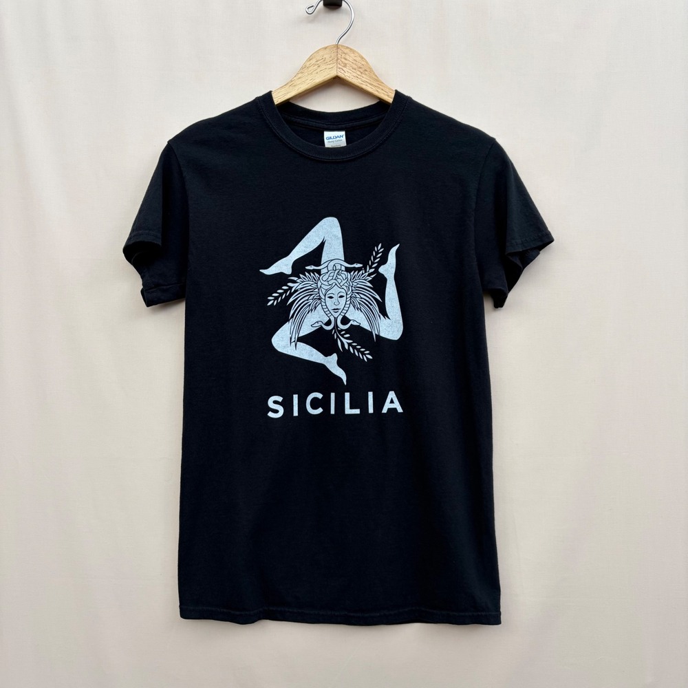Gildan T-Shirt Women S Black Sicilia Sicily Trinacria Graphic Short Sleeve Tee
